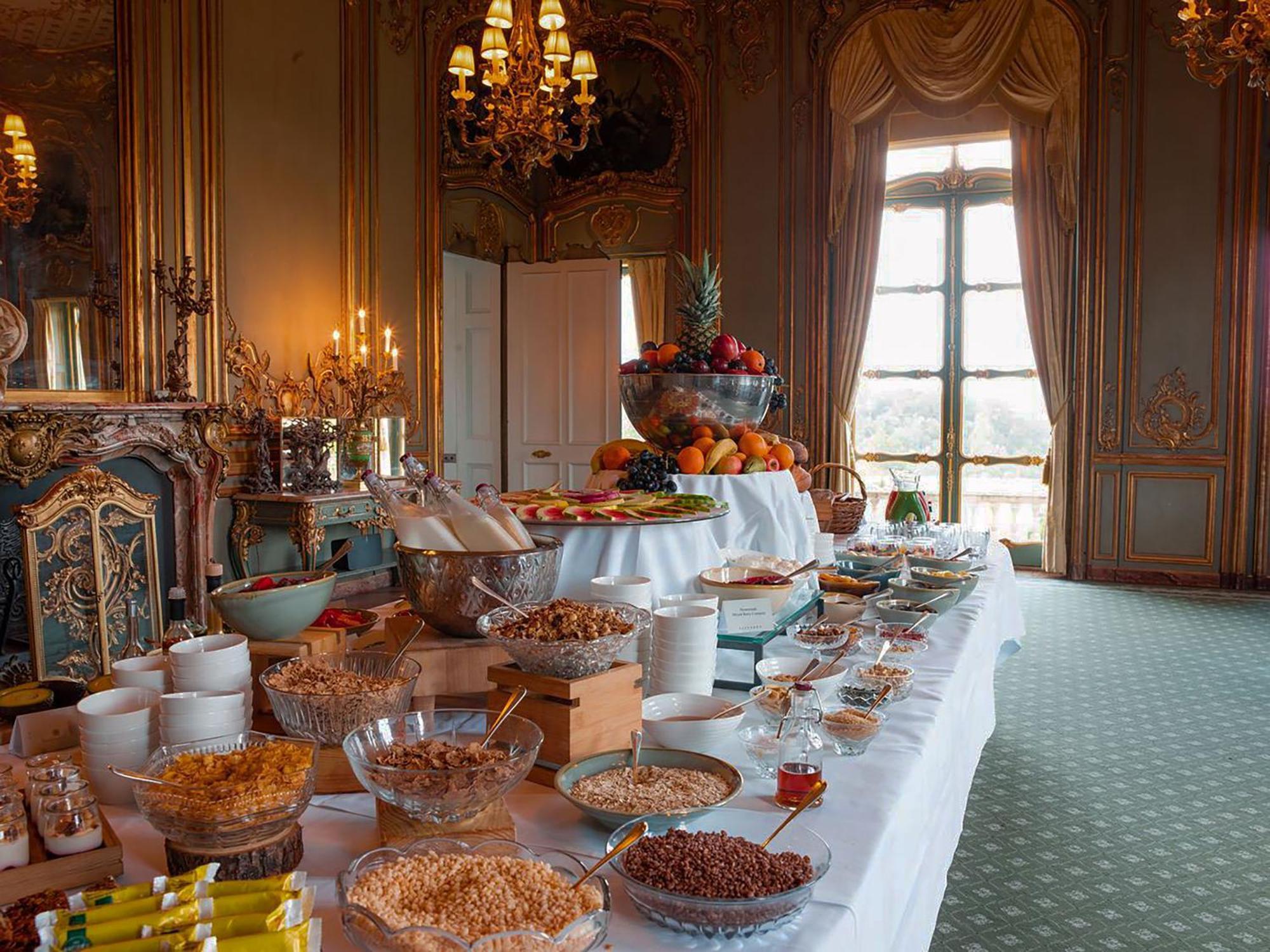 Cliveden House - An Iconic Luxury Hotel Мейденхед Экстерьер фото